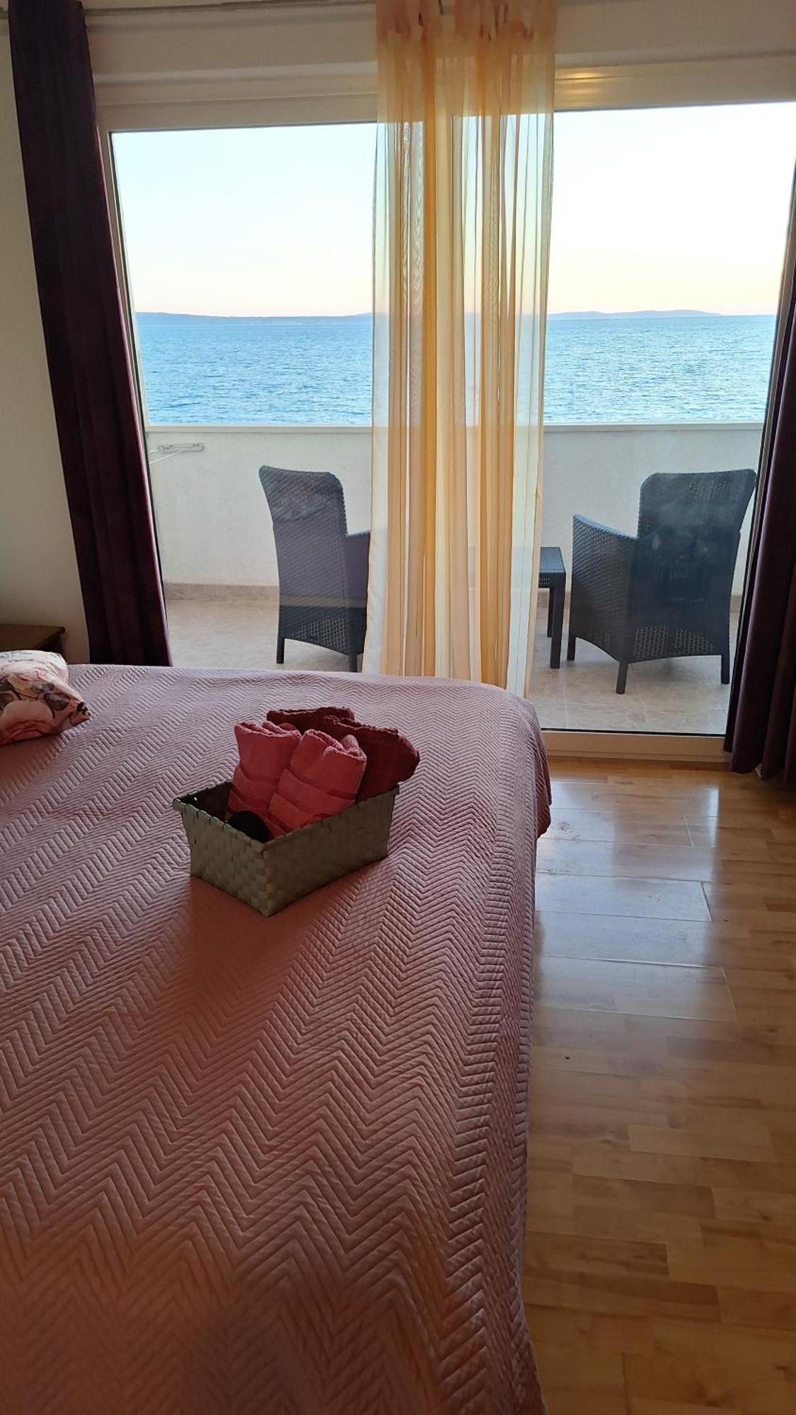 Apartmani Mary Дуги Рат Екстериор снимка